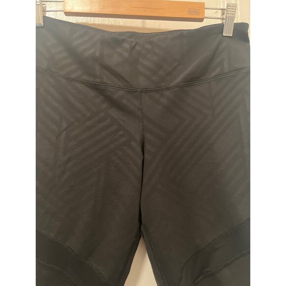 Active by Old Navy Go Dry Black Geometric Mesh Ankle Cropped Leggings Size L - Picture 3 of 13